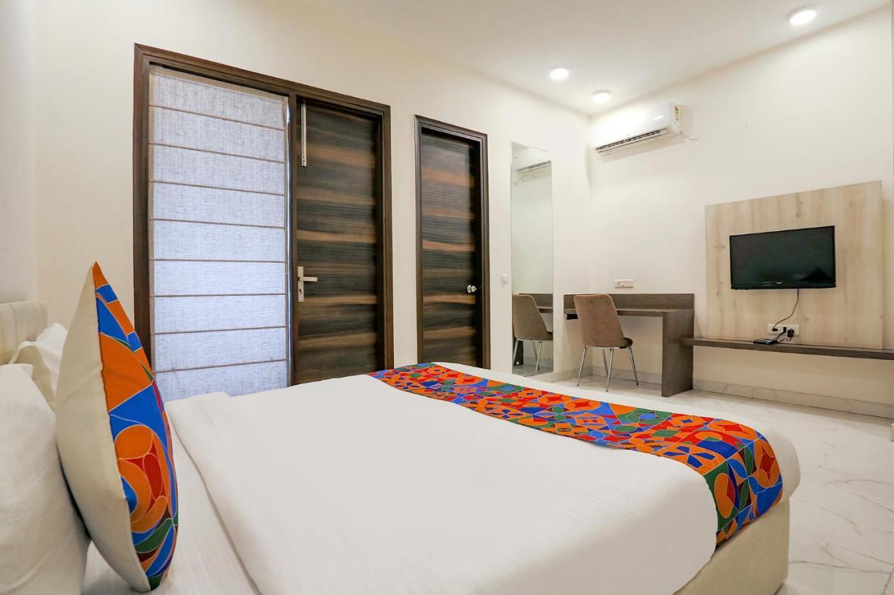 Fabhotel Ab Inn Huda City Center Гургаон Экстерьер фото